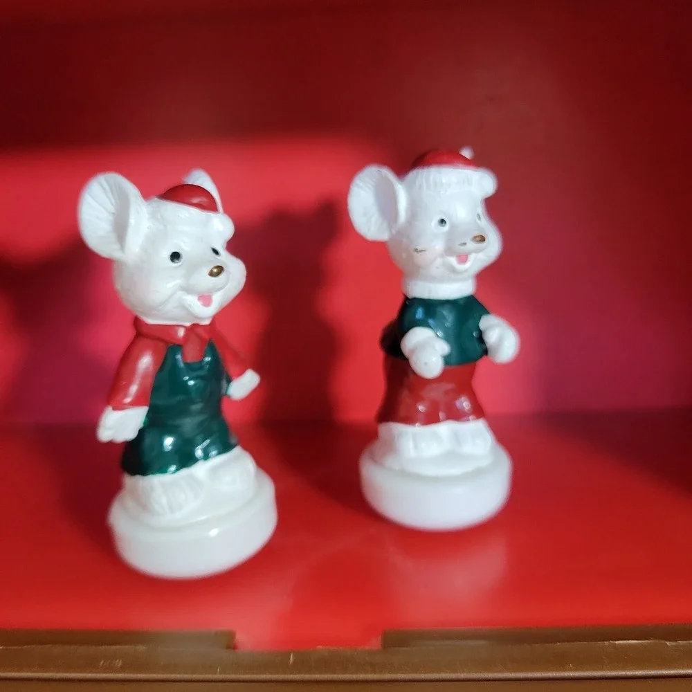 Magical Holiday Self Playing Piano With Dancing Mice 12 Classic Xmas Songs Play